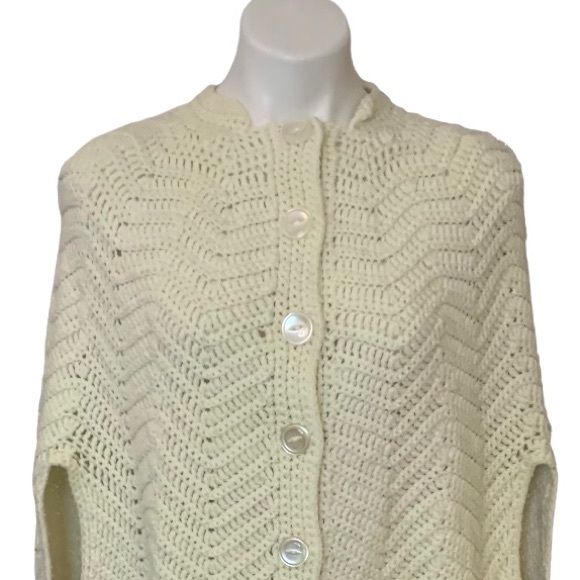 ⭐️FINAL SALE⭐️ Vintage 70’s Hand Knit Poncho Sweater with Fringe - Picture 5 of 6